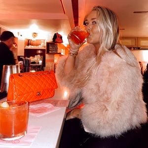 Meet your Posher, Charlotte